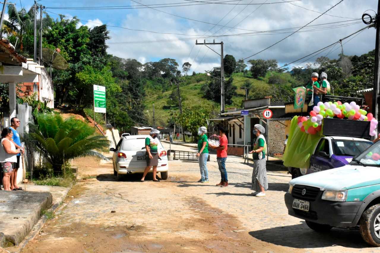 Camacã: Idosos do Clube da Melhor Idade são surpreendidos com homenagem da Secretaria de Assistência Social.
